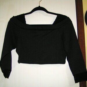 BLACK CROP TOP W/ LACED SHOULDERS AND SLEEVES M